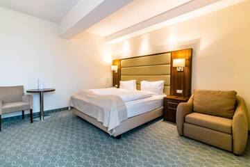 Фото номера Семейный номер (для 2 взрослых и 1 ребенка) Отель Radsor Hotel г. Рышнов 2