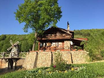 Фото номера Дом с 4 спальнями Дома для отпуска Cabana vânătorului г. Рышнов 14
