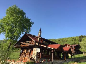 Фото номера Дом с 4 спальнями Дома для отпуска Cabana vânătorului г. Рышнов 18