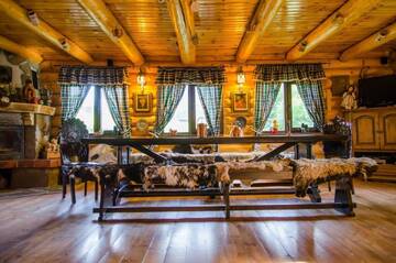 Фото номера Дом с 5 спальнями Дома для отпуска Cabana vânătorului г. Рышнов 19