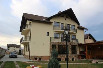 Фото Гостевой дом Emerald Residence г. Рышнов 1